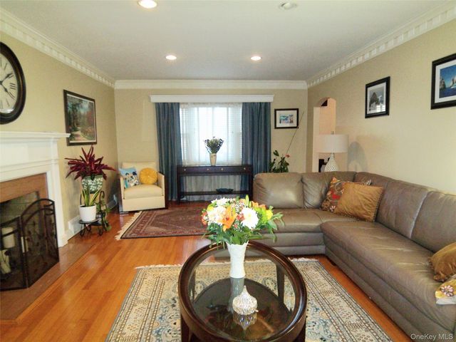 40 Harding Parkway, Mount Vernon, NY 10552