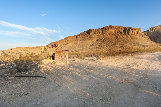 2400 Snake Rd, Terlingua, TX 79852
