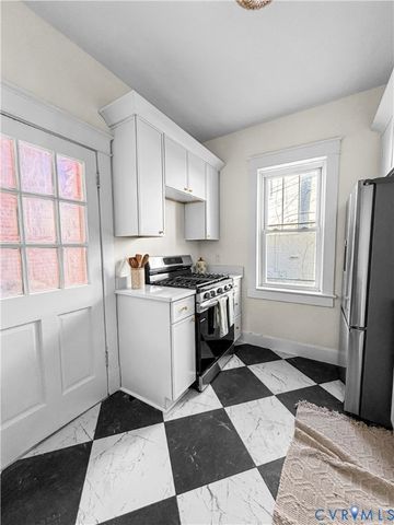 1013 Bank St, Hopewell, VA 23860
