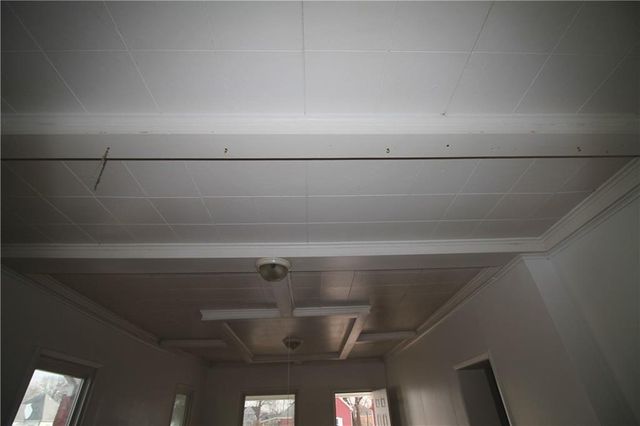 910 W 9th Street, Coffeyville, KS 67337