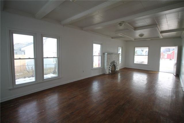 910 W 9th Street, Coffeyville, KS 67337