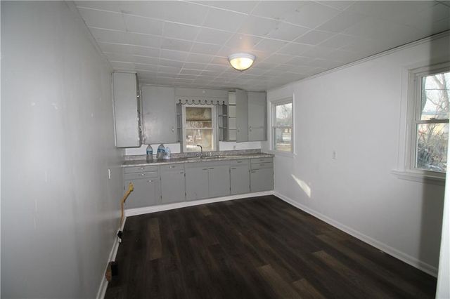 910 W 9th Street, Coffeyville, KS 67337