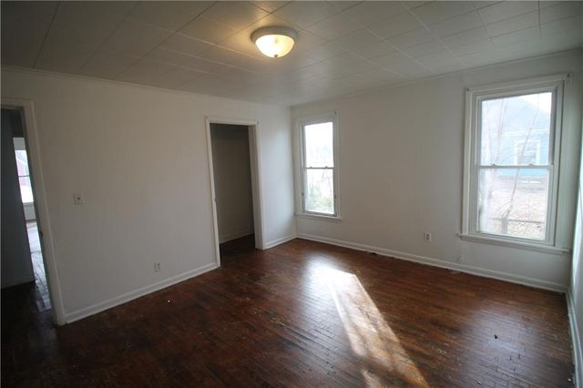 910 W 9th Street, Coffeyville, KS 67337