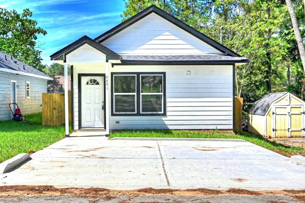 9587 Darkwood, Willis, TX 77318