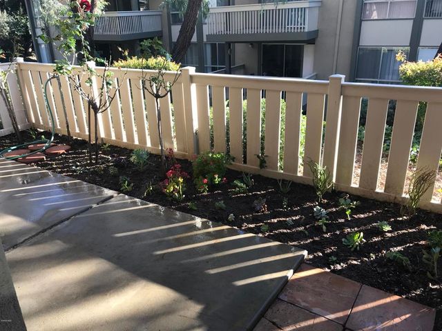 245 Oakleaf Drive 104, Thousand Oaks, CA 91360