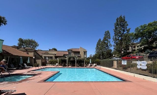 245 Oakleaf Drive 104, Thousand Oaks, CA 91360