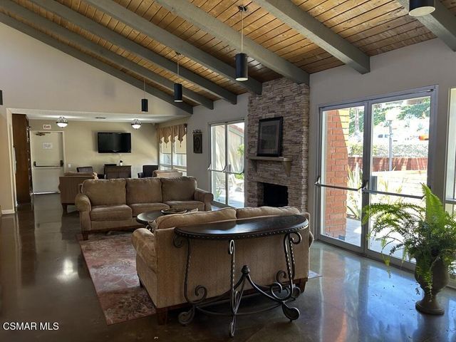 245 Oakleaf Drive 104, Thousand Oaks, CA 91360