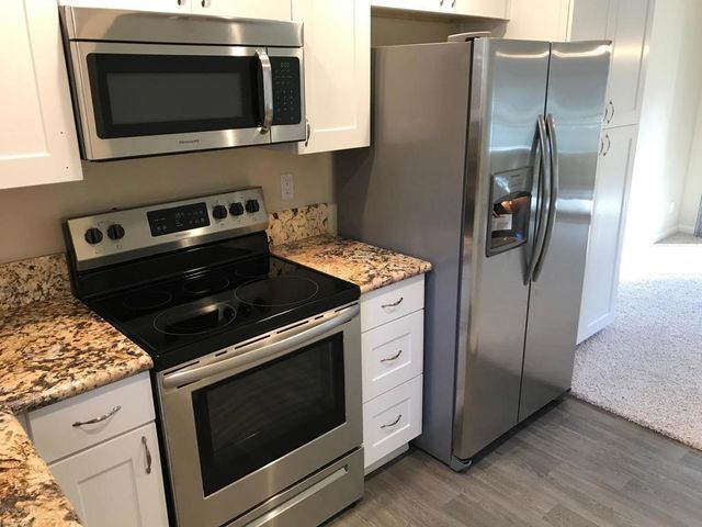 245 Oakleaf Drive 104, Thousand Oaks, CA 91360