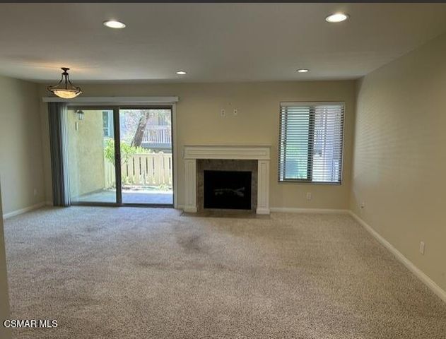 245 Oakleaf Drive 104, Thousand Oaks, CA 91360