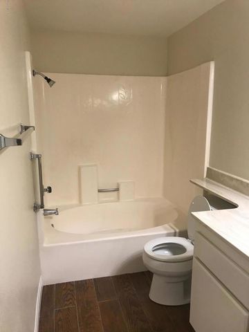 245 Oakleaf Drive 104, Thousand Oaks, CA 91360