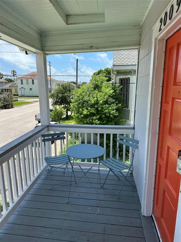 2009 30th Street Upper, Galveston, TX 77550