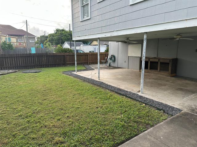 2009 30th Street Upper, Galveston, TX 77550