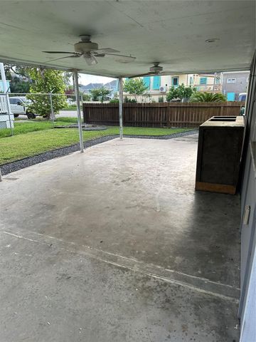 2009 30th Street Upper, Galveston, TX 77550