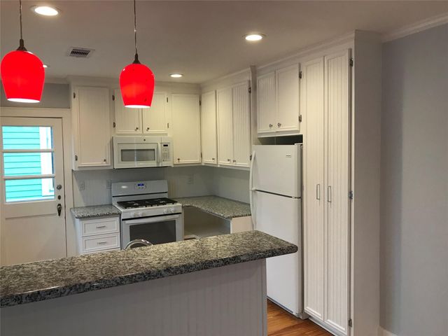 2009 30th Street Upper, Galveston, TX 77550