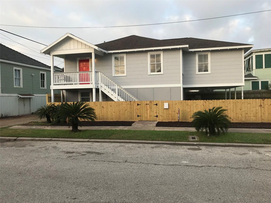 2009 30th Street Upper, Galveston, TX 77550