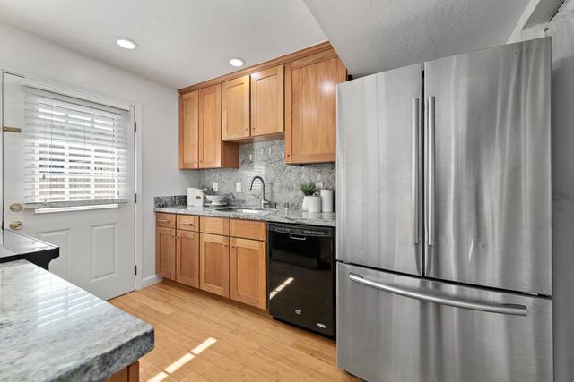 125 Connemara Way 104, Sunnyvale, CA 94087