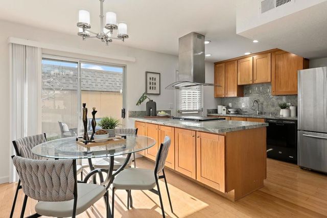 125 Connemara Way 104, Sunnyvale, CA 94087