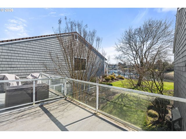 604 N HAYDEN BAY Dr, Portland, OR 97217