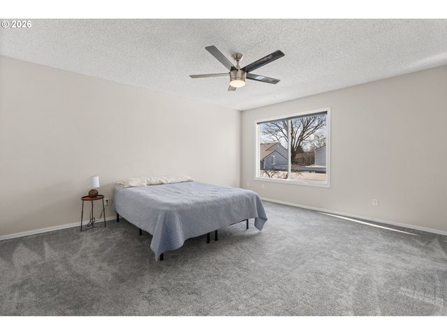 604 N HAYDEN BAY Dr, Portland, OR 97217