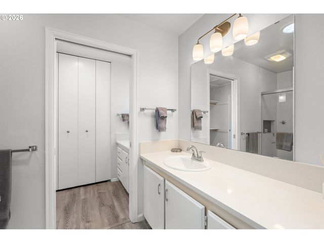 604 N HAYDEN BAY Dr, Portland, OR 97217