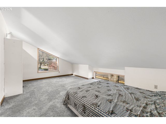 604 N HAYDEN BAY Dr, Portland, OR 97217