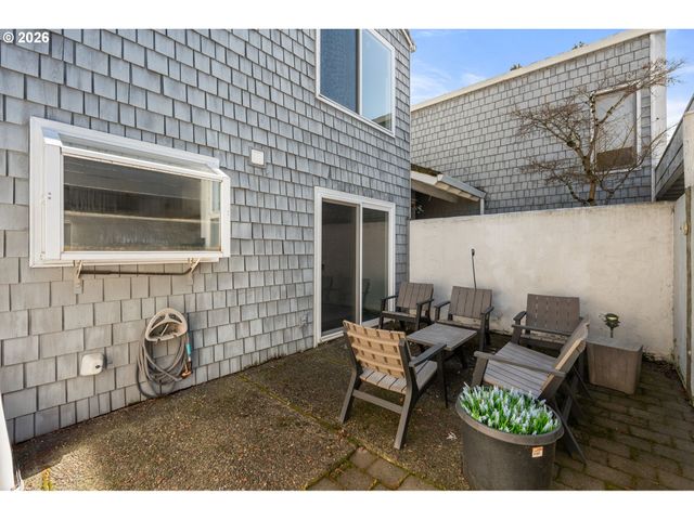 604 N HAYDEN BAY Dr, Portland, OR 97217