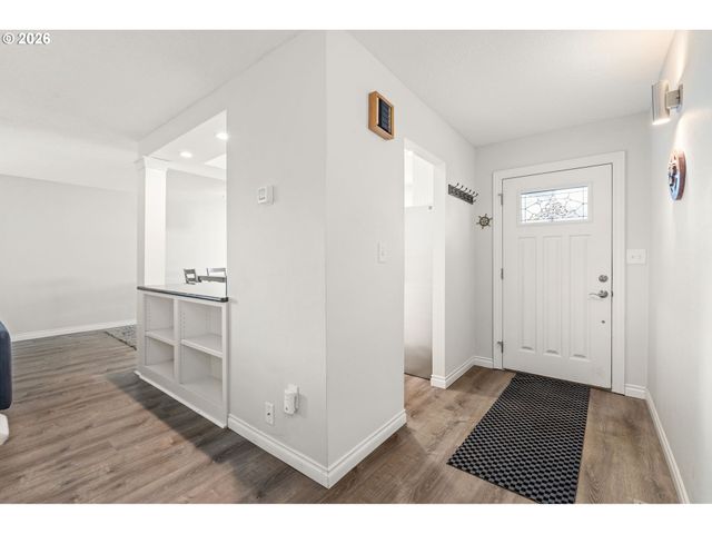 604 N HAYDEN BAY Dr, Portland, OR 97217