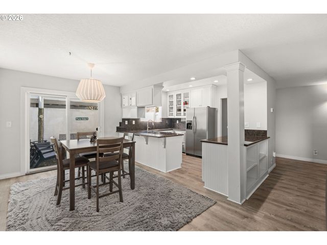 604 N HAYDEN BAY Dr, Portland, OR 97217