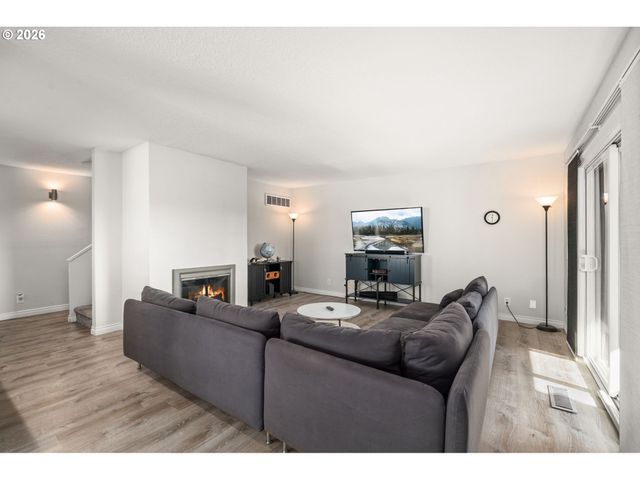 604 N HAYDEN BAY Dr, Portland, OR 97217