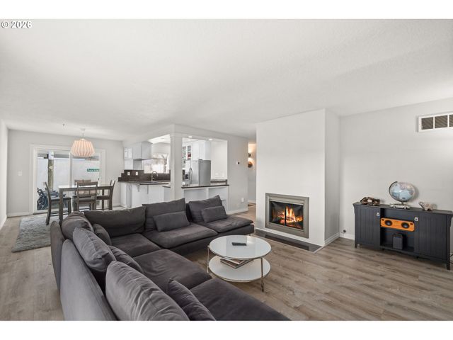 604 N HAYDEN BAY Dr, Portland, OR 97217