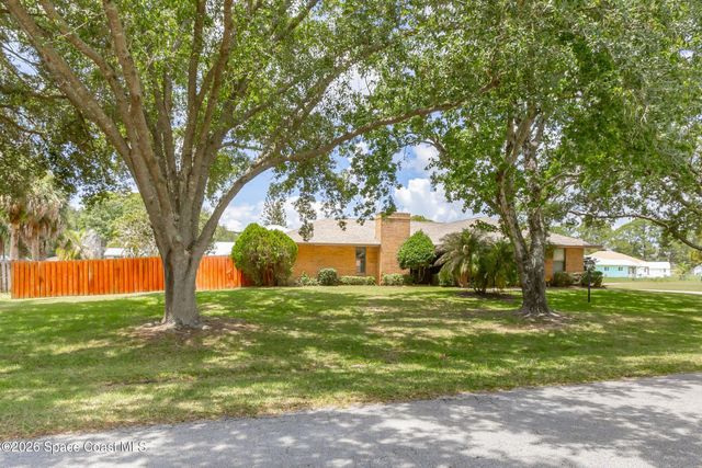 460 Neptune Drive NE, Palm Bay, FL 32907