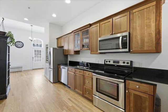 14 Knight St Apt 2, Concord, NH 03301