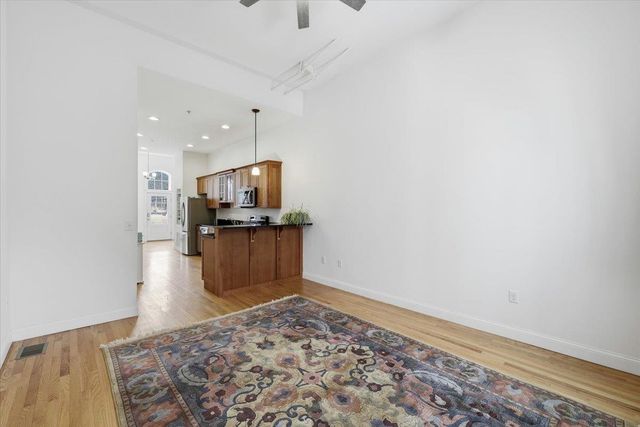 14 Knight St Apt 2, Concord, NH 03301