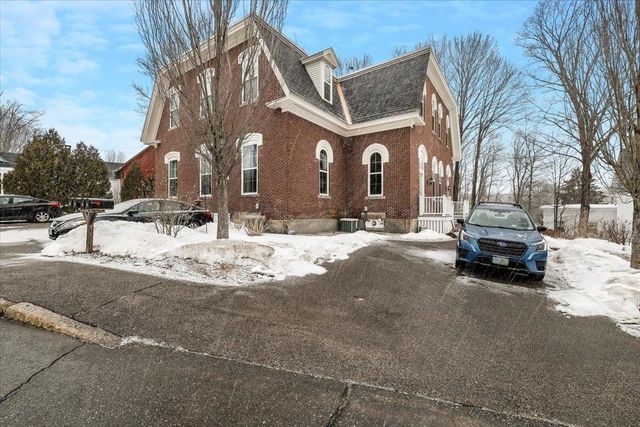 14 Knight St Apt 2, Concord, NH 03301