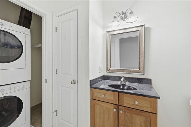 14 Knight St Apt 2, Concord, NH 03301