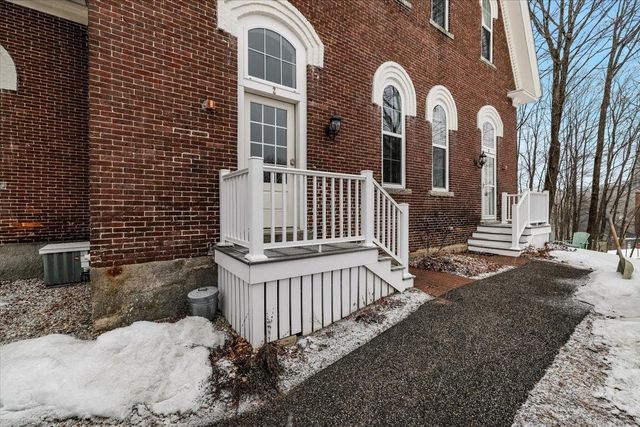 14 Knight St Apt 2, Concord, NH 03301