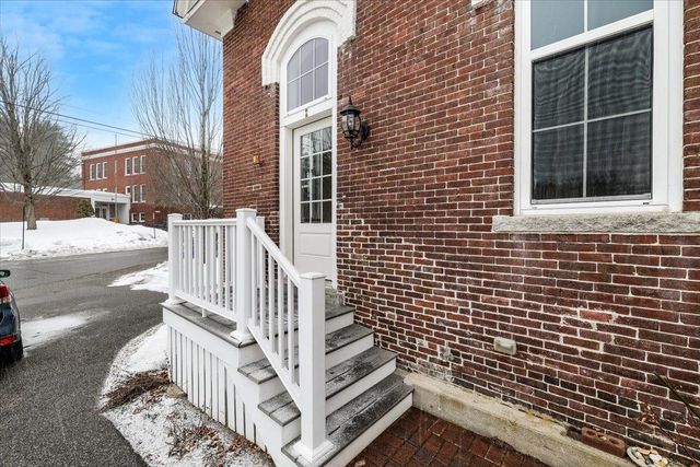 14 Knight St Apt 2, Concord, NH 03301