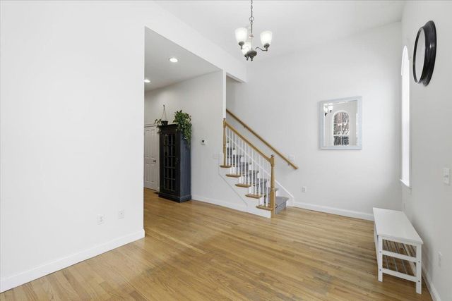 14 Knight St Apt 2, Concord, NH 03301