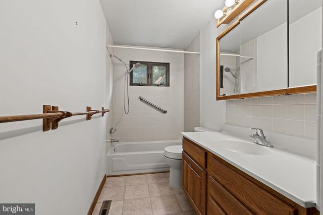 26 DOGWOOD LN, Blackwood, NJ 08012