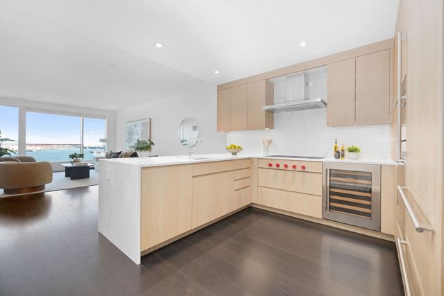 150 Seaport Blvd C, Boston, MA 02210