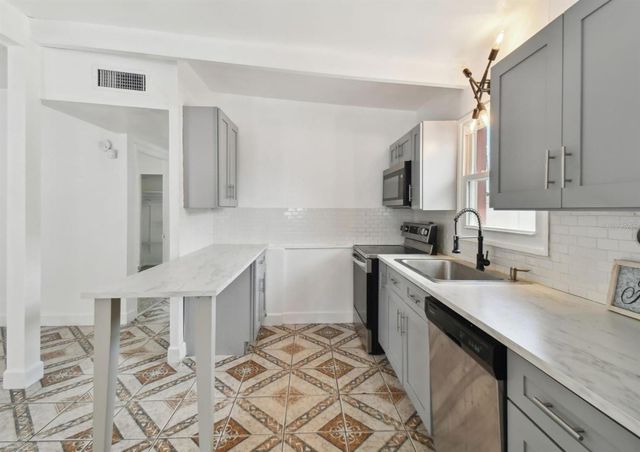 7704 PATRICIAN PLACE, Tampa, FL 33619