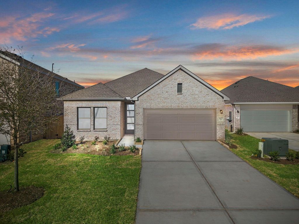 3627 Atlas Point Lane, Angleton, TX 77515