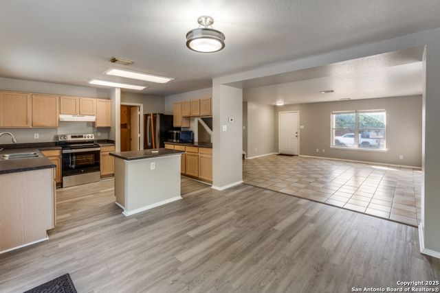 5631 Lovett Oaks, San Antonio, TX 78218