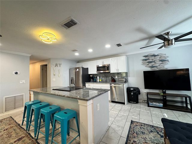 2726 49TH AVENUE W 2726, Bradenton, FL 34207