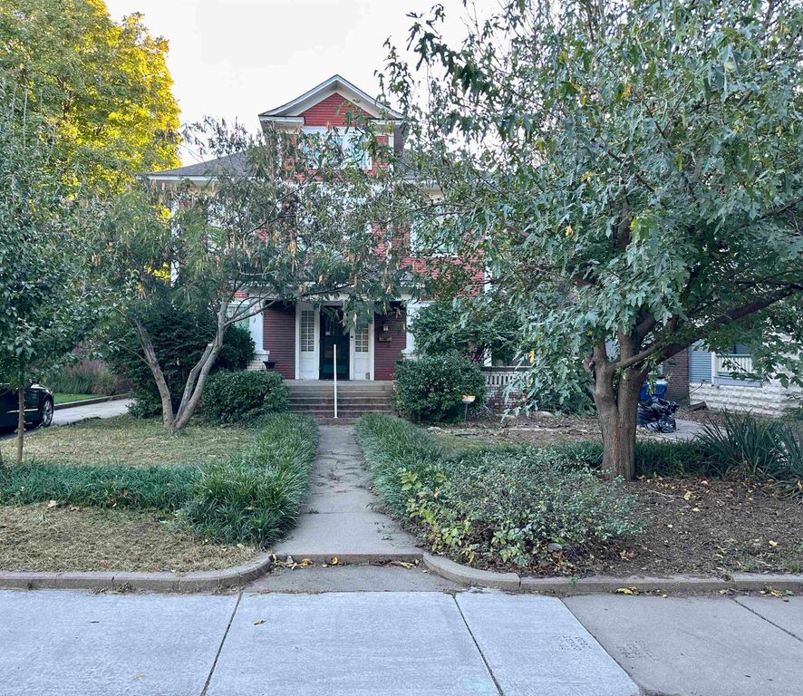 1716 N Park Pl, Wichita, KS 67203