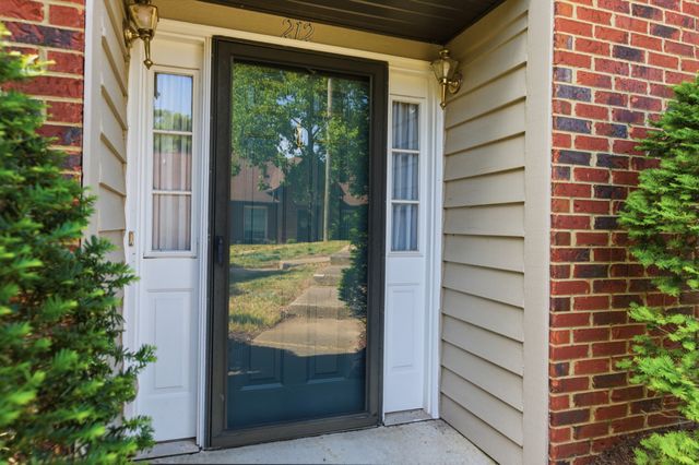 212 Highland Villa Cir, Nashville, TN 37211