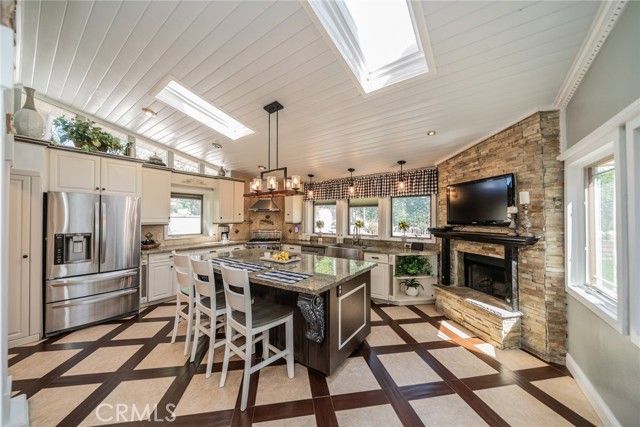 937 Emerson, Upland, CA 91784