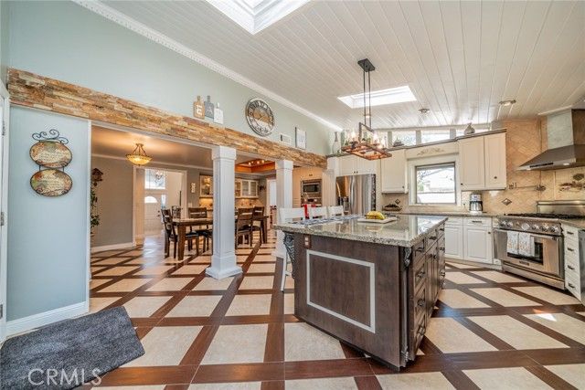 937 Emerson, Upland, CA 91784