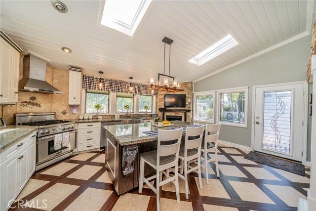 937 Emerson, Upland, CA 91784