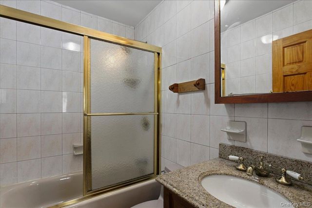 4010 De Reimer Avenue, Bronx, NY 10466